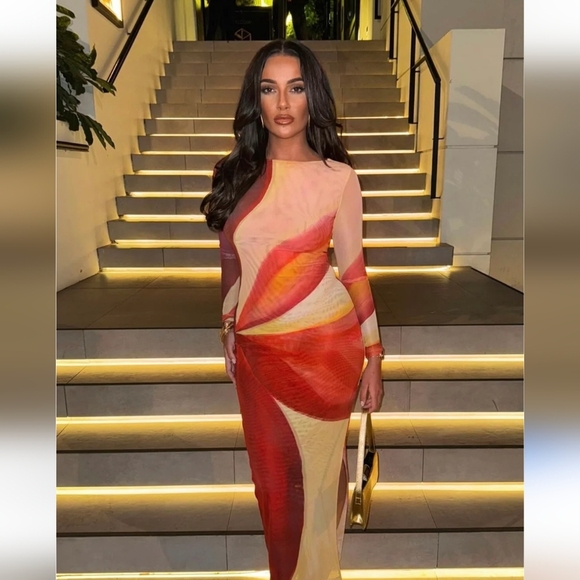 Sold out Aphrodite Dress - Picture 4 of 12